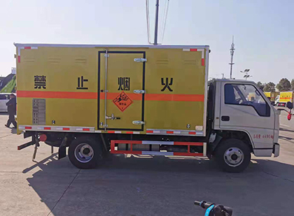 舒兰爆破器材运输车工人安全操作规范与智能技术保障